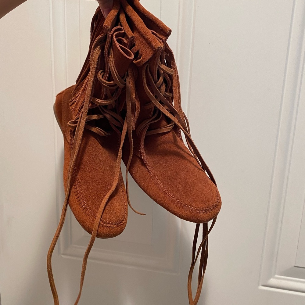 *Rare* Minnetonka Front Lace Boots Brand New
